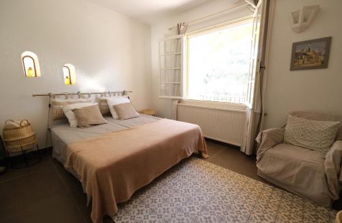 Saint-Chamas Villa | Slpendid villa with heated pool and Jacuzzi for 12 people in Saint-chamas