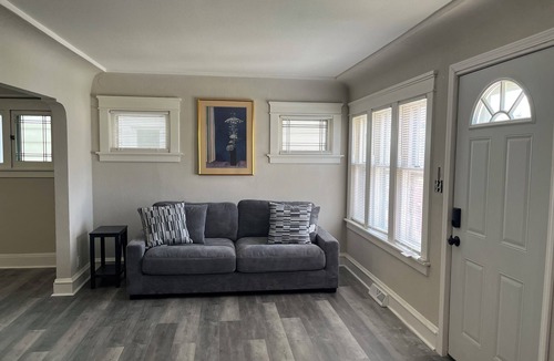 North Milwaukee House | Spacious 2-bedroom house with AC, 15min from Downtown Milwaukee