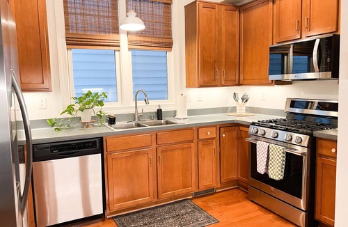 Lower East Side House | Spacious 3BR/2BA Townhome w/Private Parking & Walkable East Side