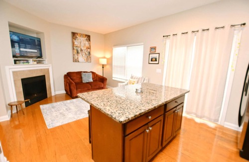 Roseland House | Spacious 3BR 3.5 bath Townhome w/Garage (123P)