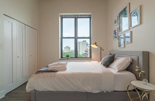 Near South Side Apartment | Spacious 3BR Corner Stay with Optional Parking and Gym Access Near McCormick Place, Grant Park and Soldier Field