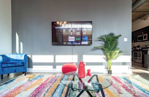 Near South Side Hotel | Spacious 3BR Suite with Skyline Views Near McCormick