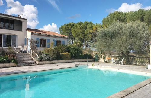 Saint-Sulpice-de-Cognac Villa | Spacious 4-bedroom villa for relaxing stays amongst the vineyards