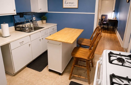 Dearborn Apartment | Spacious 4-bedroom apartment in fabulous Dearborn with AC
