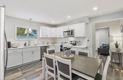 St. Charles House | Spacious 4-bedroom house - St. Charles with AC