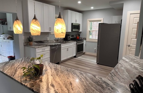Harters Heights House | Spacious 4 Bedroom with Loft in Harter Heights. Walk to Notre Dame!