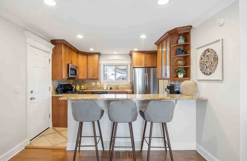 Arlington Heights House | Spacious 4BR Arlington Heights Retreat - Modern & Comfortable