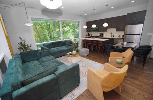Near West Side Hotel | Spacious 4BR West Loop Retreat w/Optional Parking