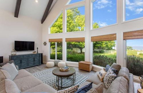 South Haven House | Spacious A-Frame with Lake Michigan Views & Hot Tub-Family Friendly