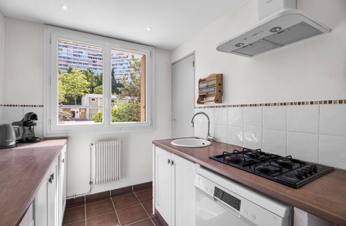 La Panouse Apartment | Spacious Apartment for 8 Guests with Wi-Fi in La Rouvière, Marseille