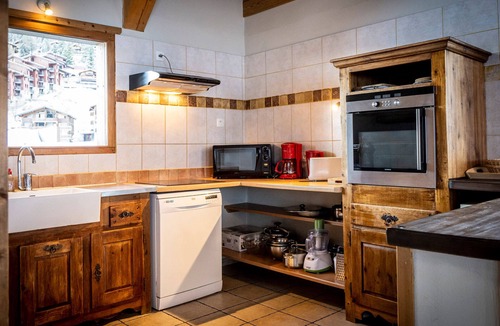 Plagne 1800 Ski Chalet | Spacious chalet with jacuzzi, pets allowed, near slopes