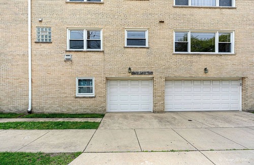 Skokie Apartment | Spacious completely renovated 4BR APT that feels like a HOME in Skokie near mall