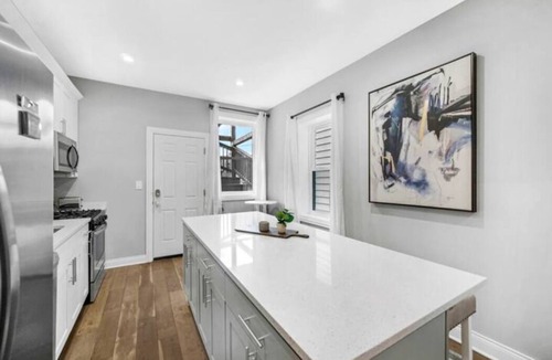 Oak Park Apartment | Spacious Haven /8-Min to Chicago /Sleeps 10
