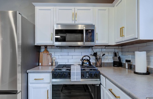 Milwaukee House | Spacious house, 8 mins downtown Sleeps 8 guests. Backyard
