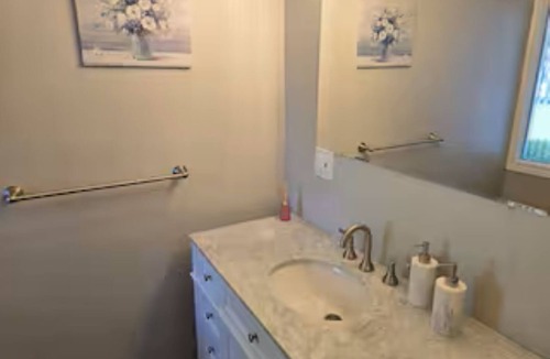 Skokie House | Spacious newly rehabbed, 5-bedroom house in nice Skokie with AC, WiFi