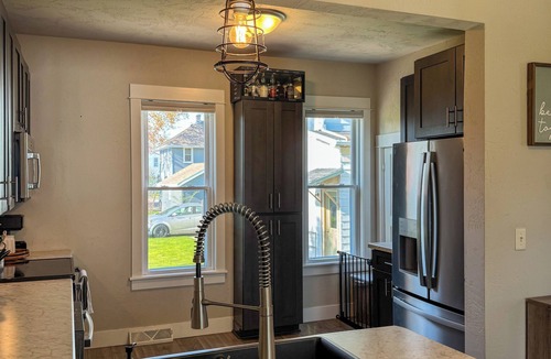 Oshkosh House | Spacious Oshkosh Home – 9 Minutes from EAA AirVenture