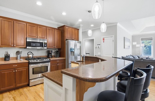 Mayfield House | Spacious Private home for 14 at Blue Valley