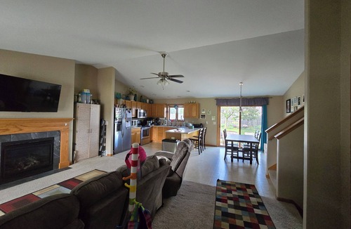 Oshkosh House | Spacious quad level 3 Bedroom 3 Bath, Wi-Fi, Key-less. Great for EAA