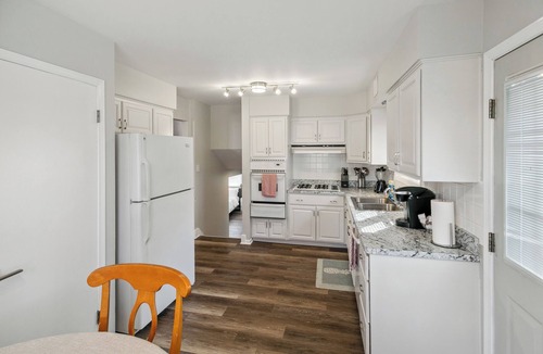 Russell House | Spacious Split-Level Home