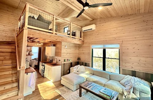Ottawa Cabin | Spacious Tree House near Starved Rock and Buffalo Rock State Parks, Perfect for a Family Glamping Getaway