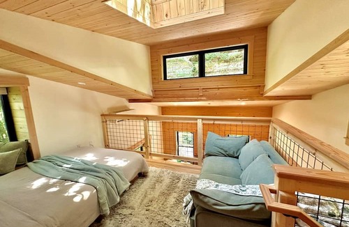 Ottawa Cabin | Spacious Tree House near Starved Rock and Buffalo Rock State Parks, Perfect for a Family Glamping Getaway