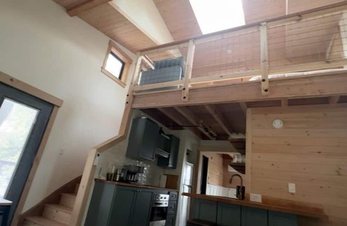 Ottawa Cabin | Spacious Tree House near Starved Rock and Buffalo Rock State Parks, Perfect for a Family Glamping Getaway
