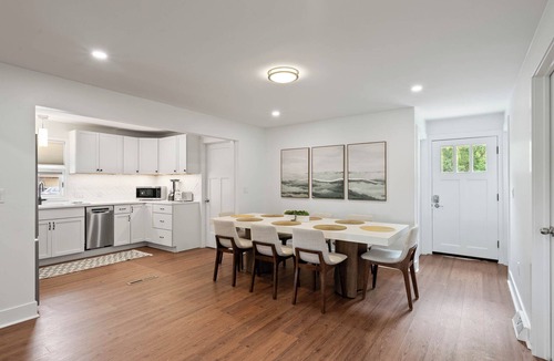 Lake Geneva House | Spare Time Retreat | Renovated | Walk to Town| Next to Bowling Alley|Parking|Fire Table|Grill