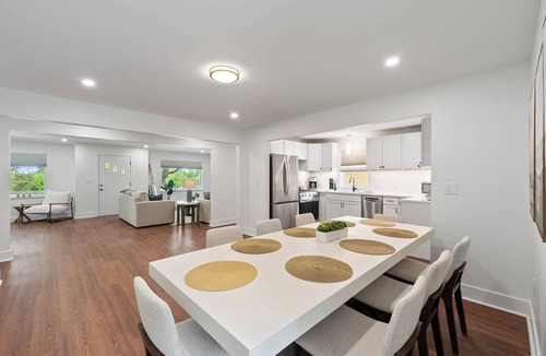 Lake Geneva House | Spare Time Retreat | Renovated | Walk to Town| Next to Bowling Alley|Parking|Fire Table|Grill