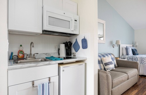 Acme Condo | ☀ Spectacular Bay View 2 x Connected Studio Condos ➠ 5586 & 5587