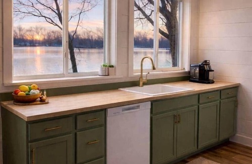 Quad Cities House | Spring River Escape Waterfront Sunsets + Firepit