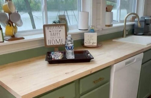 Quad Cities House | Spring River Escape Waterfront Sunsets + Firepit