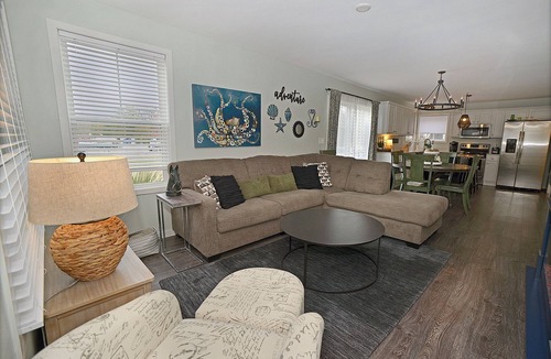 Ottawa Cottage | Spyglass Inn Cozy Retreat on the River at Heritage Harbor Near Starved Rock