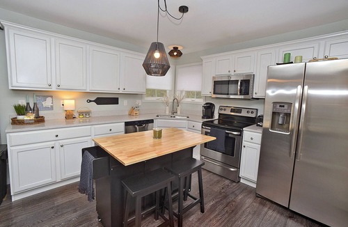 Ottawa Cottage | Spyglass Inn Cozy Retreat on the River at Heritage Harbor Near Starved Rock