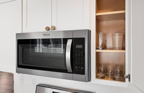 Washington House | Square Haven Duplex- Walk to Pubs Cafe & Ice Cream