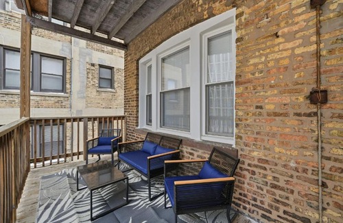 Lakeview Apartment | Steps from Wrigley Field and Lake Michigan