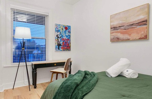Lakeview Apartment | Steps from Wrigley Field and Lake Michigan