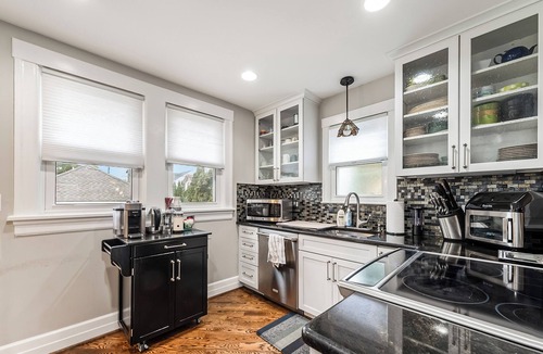 Plymouth House | Steps to Dtwn Plymouth! Home w/Dog-Friendly Yard