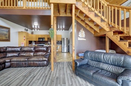 Fairport Cabin | Steps to Fishing Pond! Country Cabin in Maysville