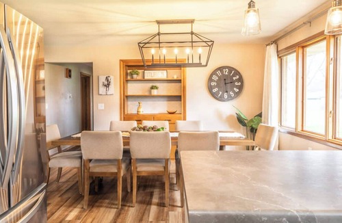 Ashwaubenon House | Steps to Lambeau | Backyard & BBQ
