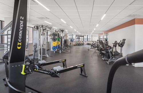 Streeterville Apartment | Streeterville Studio w Gym Pool nr Navy Pier CHI-445