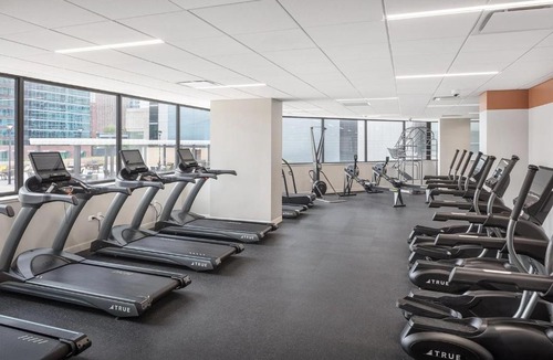 Streeterville Apartment | Streeterville Studio w Gym Pool nr Navy Pier CHI-445