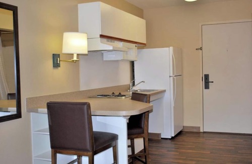 Vernon Hills Hotel | Studio 6 Extended Stay Chicago Vernon Hills Lincolnshire IL