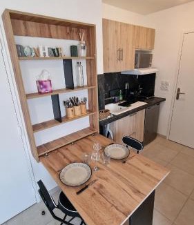 Valence Apartment | Studio avec parking privé - Proche écoles & hôpital - Valence