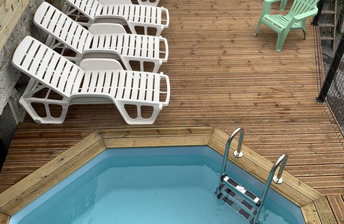 Ruoms Apartment | Studio Avec Piscine 10 min à Pied de la Rivière et 5 min du Centre