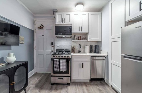 Mid-North District Apartment | Studio Beau - Steps from Lincoln Park Zoo & Lake
