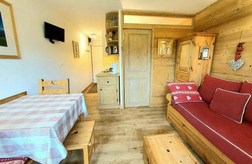 Plagne Villages Apartment | Studio-cabine rénové, balcon sud, pieds des pistes, 4 pers, Plagne Villages - FR-1-351-29