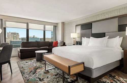 Streeterville Resort | Studio Plus at Hilton Grand Vacations Club Chicago Magnificent Mile Downtown