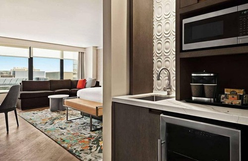 Streeterville Resort | Studio Plus at Hilton Grand Vacations Club Chicago Magnificent Mile Downtown