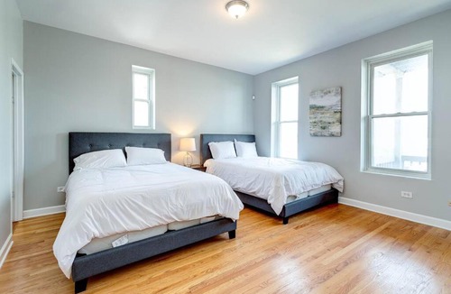 Pulaski Park Apartment | Stunning 2 Floor Penthouse Downtown