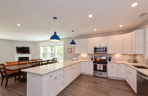 Michigan City House | Stunning 6 bed and 4.5 bath! Sleeps 18.